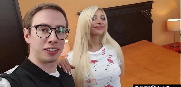  Max Felicitas fa esordire Lisa Amane nel mondo del porno